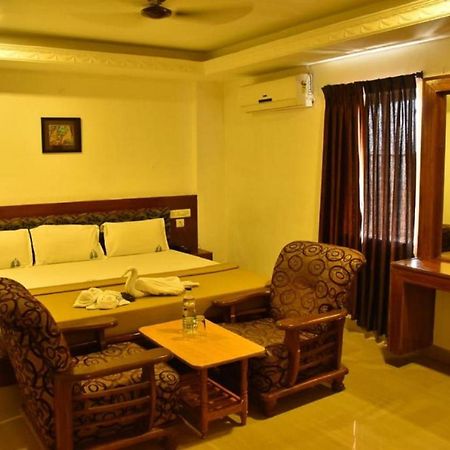 Hotel Palacial Pondi Pondicherry Exterior foto