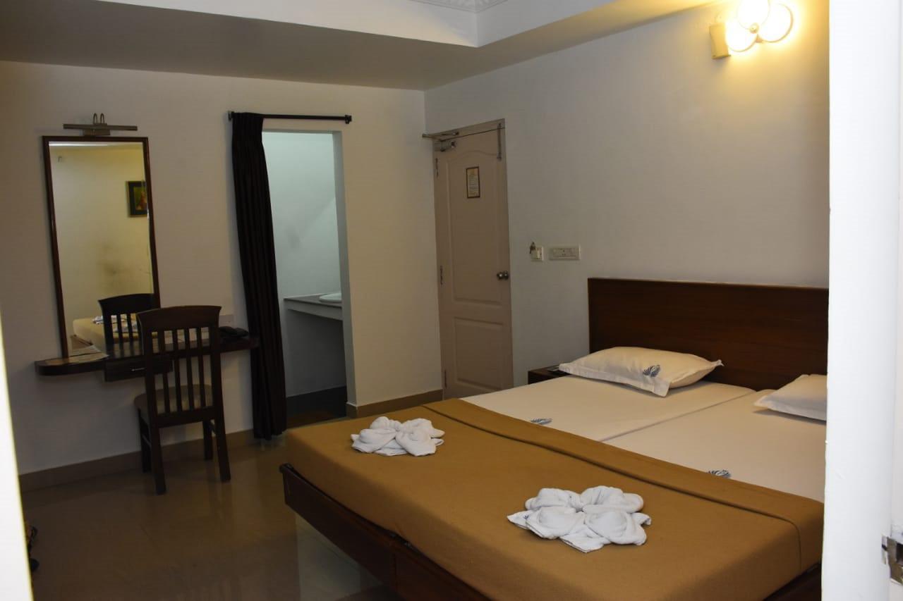 Hotel Palacial Pondi Pondicherry Exterior foto
